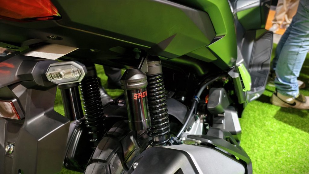 Image from: Boon Siew Honda Lancar ADV160 Baharu (2026): Kini Dengan Skrin TFT & Sokongan Honda RoadSync!