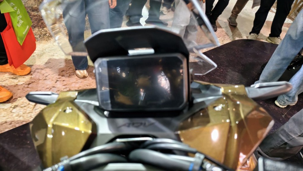 Image from: Boon Siew Honda Lancar ADV160 Baharu (2026): Kini Dengan Skrin TFT & Sokongan Honda RoadSync!
