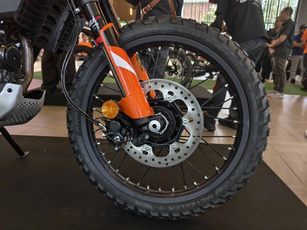 Image from: KTM Malaysia Kembali Gegarkan Pasaran Dengan Siri Baharu KTM 390 “Two Worlds, Zero Excuses”