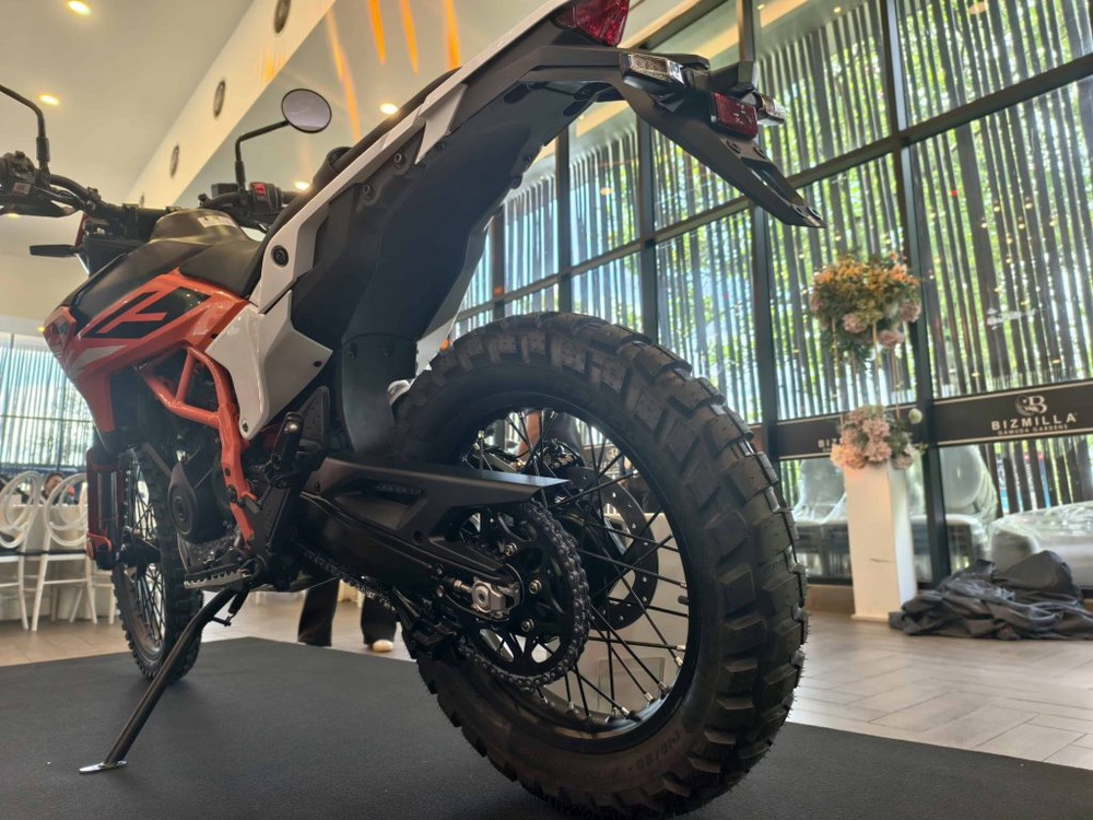 Image from: KTM Malaysia Kembali Gegarkan Pasaran Dengan Siri Baharu KTM 390 “Two Worlds, Zero Excuses”