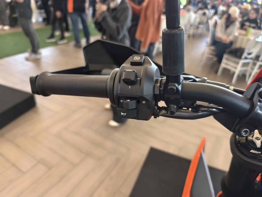 Image from: KTM Malaysia Kembali Gegarkan Pasaran Dengan Siri Baharu KTM 390 “Two Worlds, Zero Excuses”