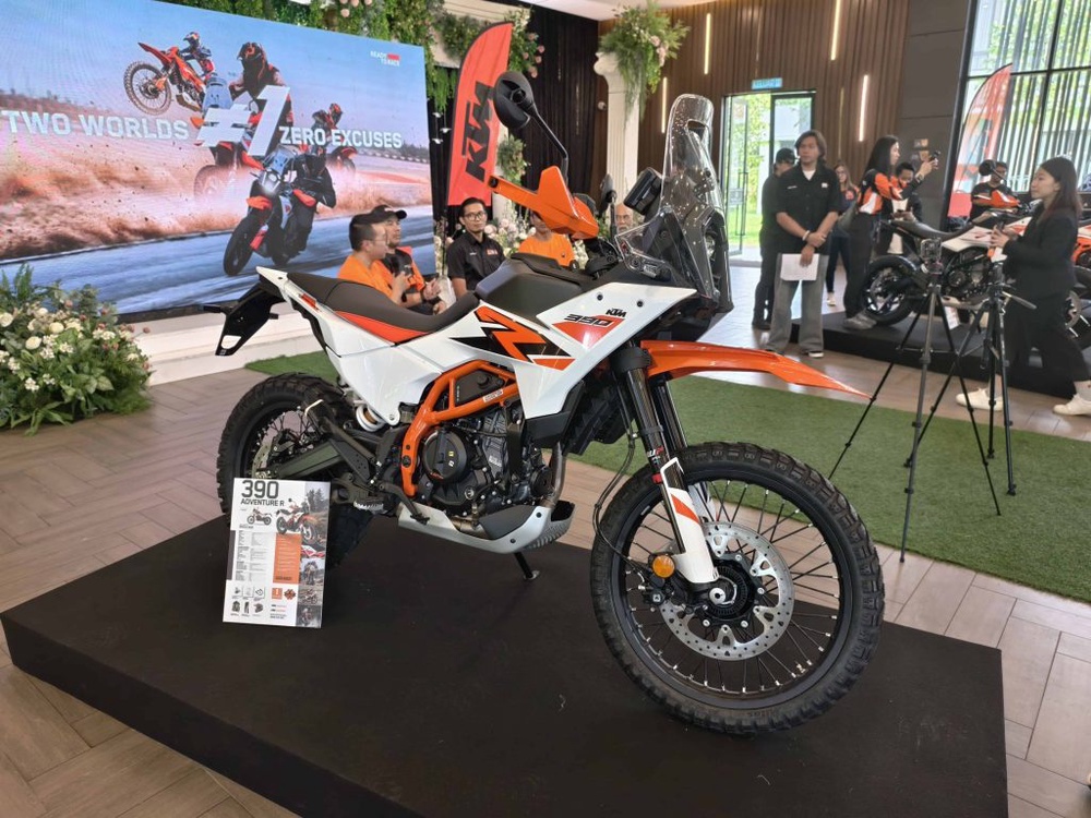 Image from: KTM Malaysia Kembali Gegarkan Pasaran Dengan Siri Baharu KTM 390 “Two Worlds, Zero Excuses”