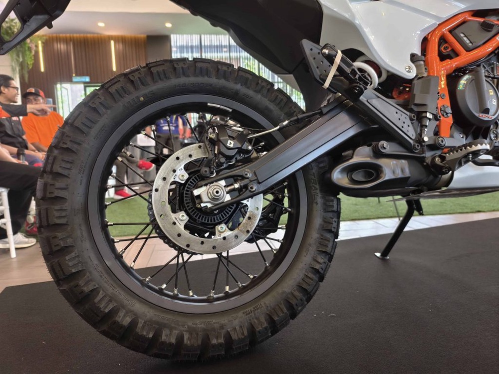 Image from: KTM Malaysia Kembali Gegarkan Pasaran Dengan Siri Baharu KTM 390 “Two Worlds, Zero Excuses”