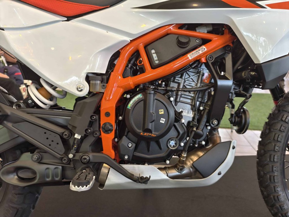 Image from: KTM Malaysia Kembali Gegarkan Pasaran Dengan Siri Baharu KTM 390 “Two Worlds, Zero Excuses”