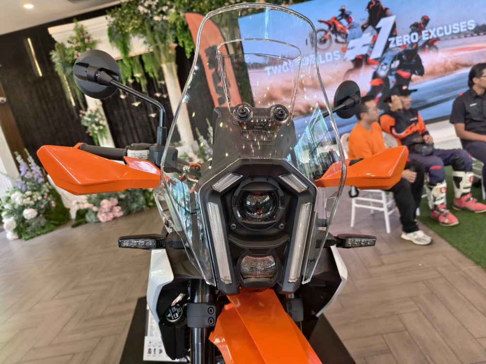 Image from: KTM Malaysia Kembali Gegarkan Pasaran Dengan Siri Baharu KTM 390 “Two Worlds, Zero Excuses”