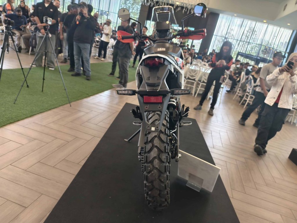 Image from: KTM Malaysia Kembali Gegarkan Pasaran Dengan Siri Baharu KTM 390 “Two Worlds, Zero Excuses”