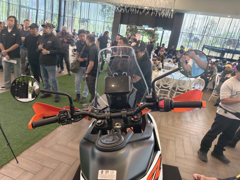 Image from: KTM Malaysia Kembali Gegarkan Pasaran Dengan Siri Baharu KTM 390 “Two Worlds, Zero Excuses”