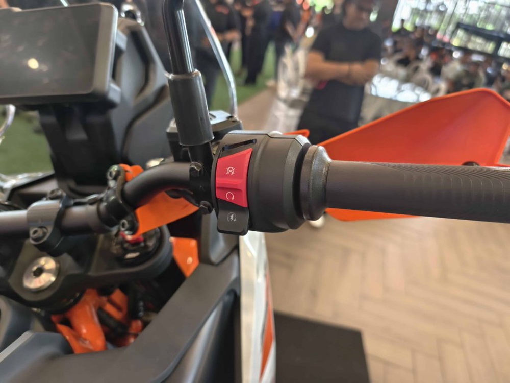 Image from: KTM Malaysia Kembali Gegarkan Pasaran Dengan Siri Baharu KTM 390 “Two Worlds, Zero Excuses”