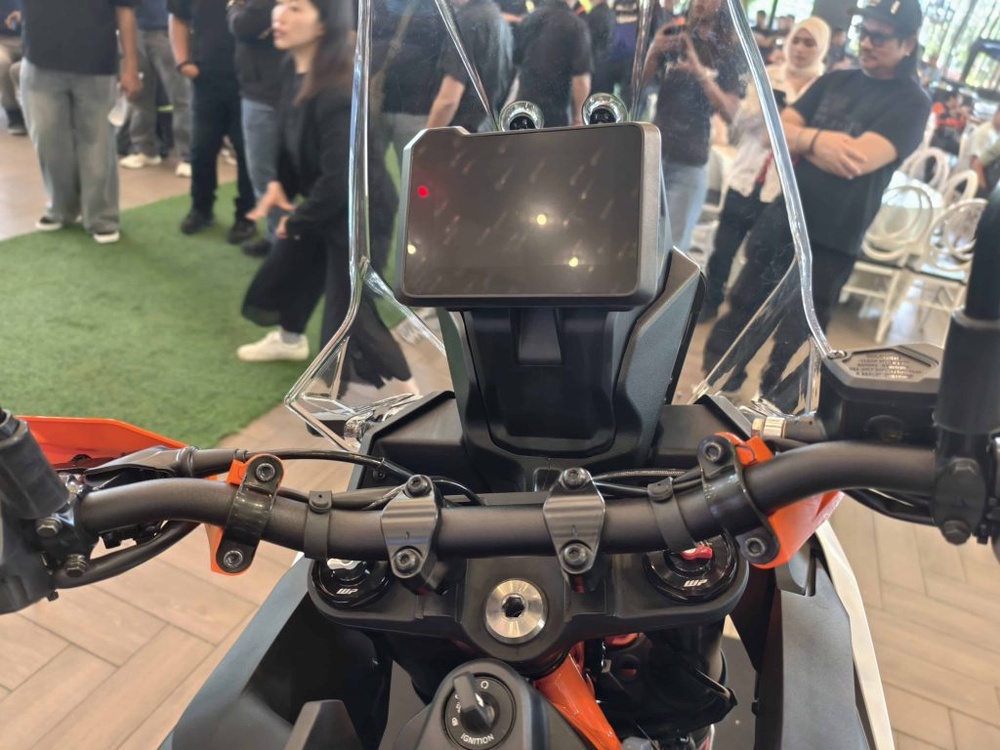 Image from: KTM Malaysia Kembali Gegarkan Pasaran Dengan Siri Baharu KTM 390 “Two Worlds, Zero Excuses”