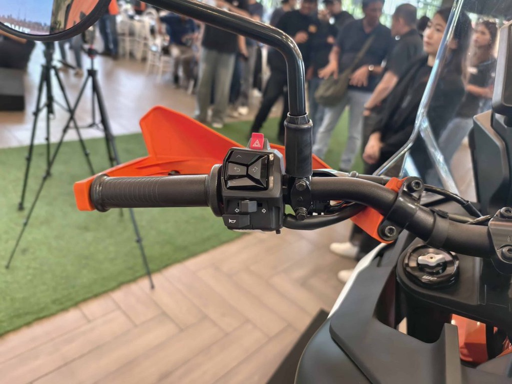 Image from: KTM Malaysia Kembali Gegarkan Pasaran Dengan Siri Baharu KTM 390 “Two Worlds, Zero Excuses”