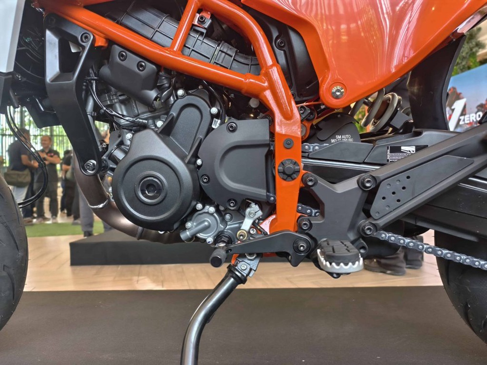 Image from: KTM Malaysia Kembali Gegarkan Pasaran Dengan Siri Baharu KTM 390 “Two Worlds, Zero Excuses”