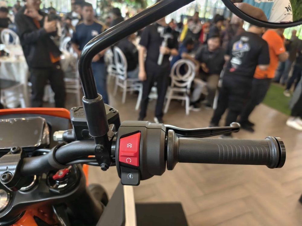 Image from: KTM Malaysia Kembali Gegarkan Pasaran Dengan Siri Baharu KTM 390 “Two Worlds, Zero Excuses”