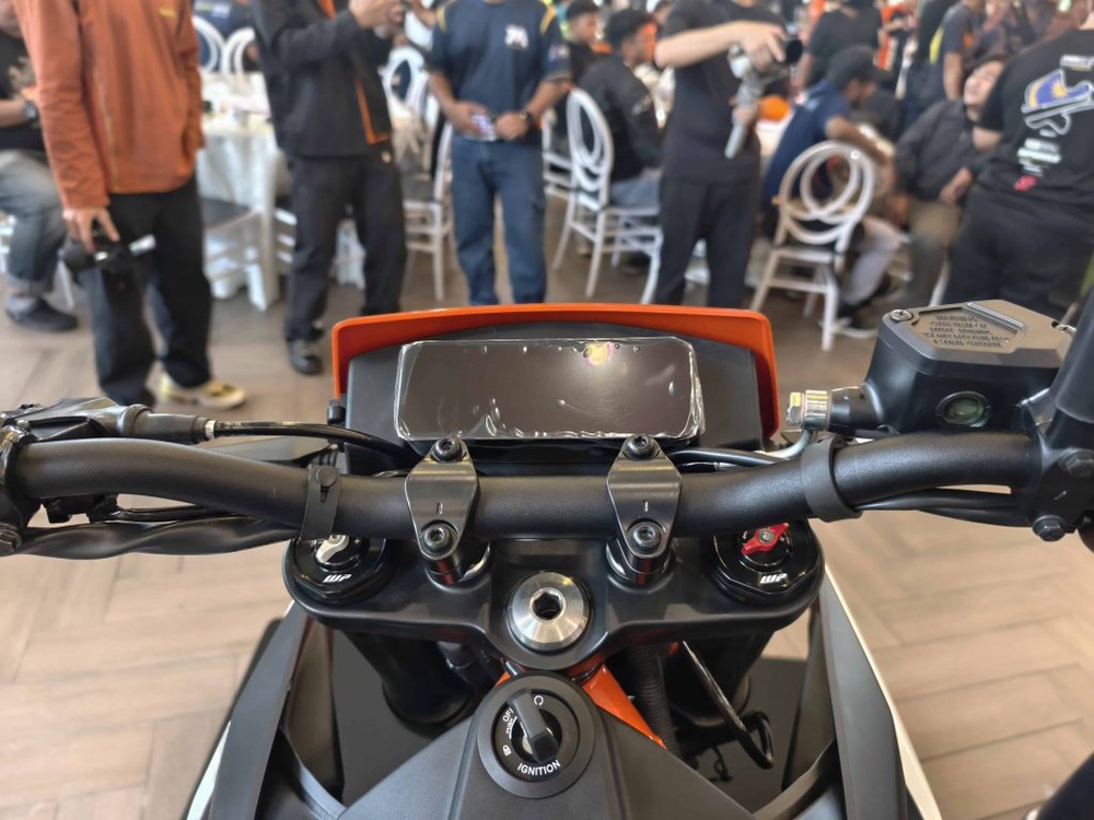 Image from: KTM Malaysia Kembali Gegarkan Pasaran Dengan Siri Baharu KTM 390 “Two Worlds, Zero Excuses”