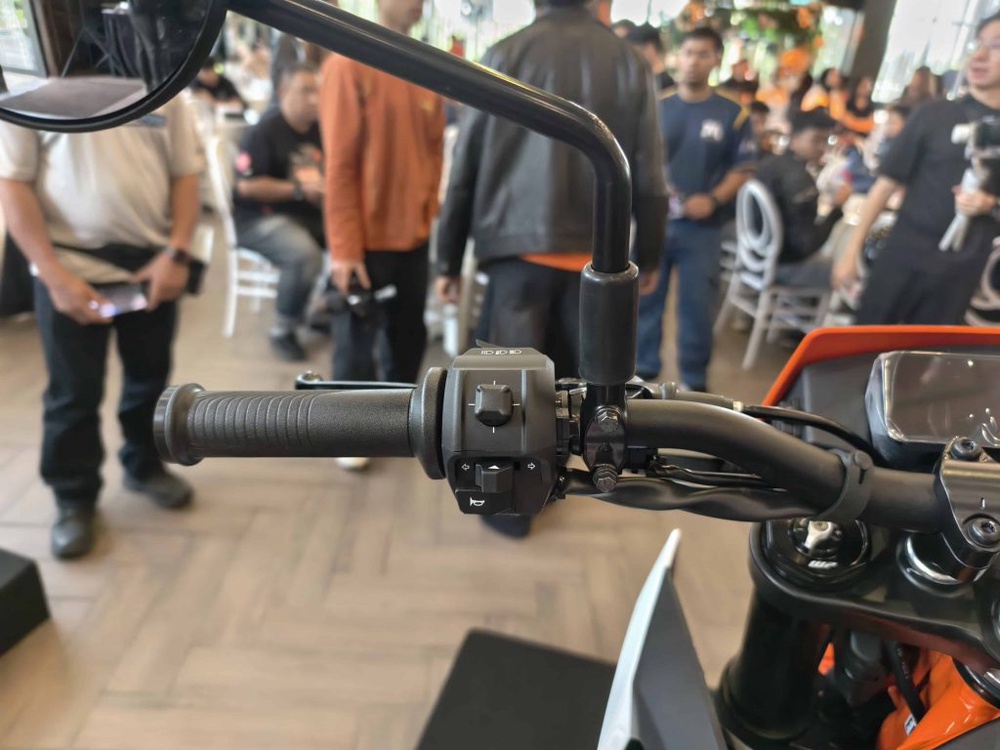 Image from: KTM Malaysia Kembali Gegarkan Pasaran Dengan Siri Baharu KTM 390 “Two Worlds, Zero Excuses”
