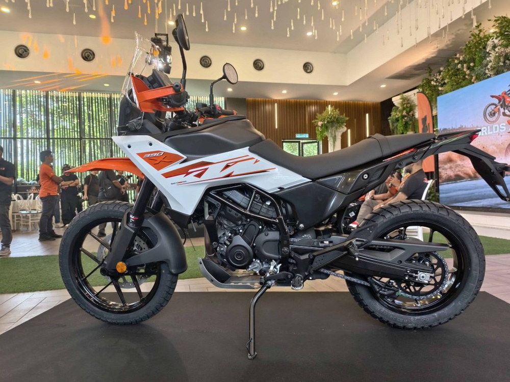 Image from: KTM Malaysia Kembali Gegarkan Pasaran Dengan Siri Baharu KTM 390 “Two Worlds, Zero Excuses”