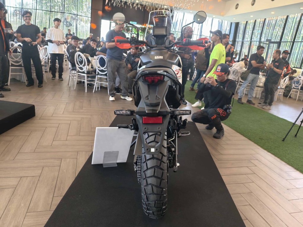 Image from: KTM Malaysia Kembali Gegarkan Pasaran Dengan Siri Baharu KTM 390 “Two Worlds, Zero Excuses”