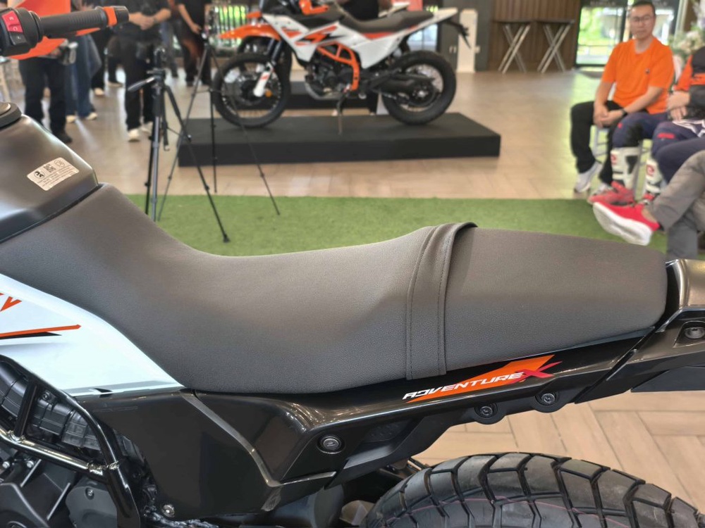 Image from: KTM Malaysia Kembali Gegarkan Pasaran Dengan Siri Baharu KTM 390 “Two Worlds, Zero Excuses”