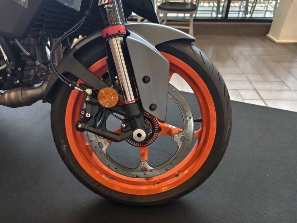 Image from: KTM Malaysia Kembali Gegarkan Pasaran Dengan Siri Baharu KTM 390 “Two Worlds, Zero Excuses”