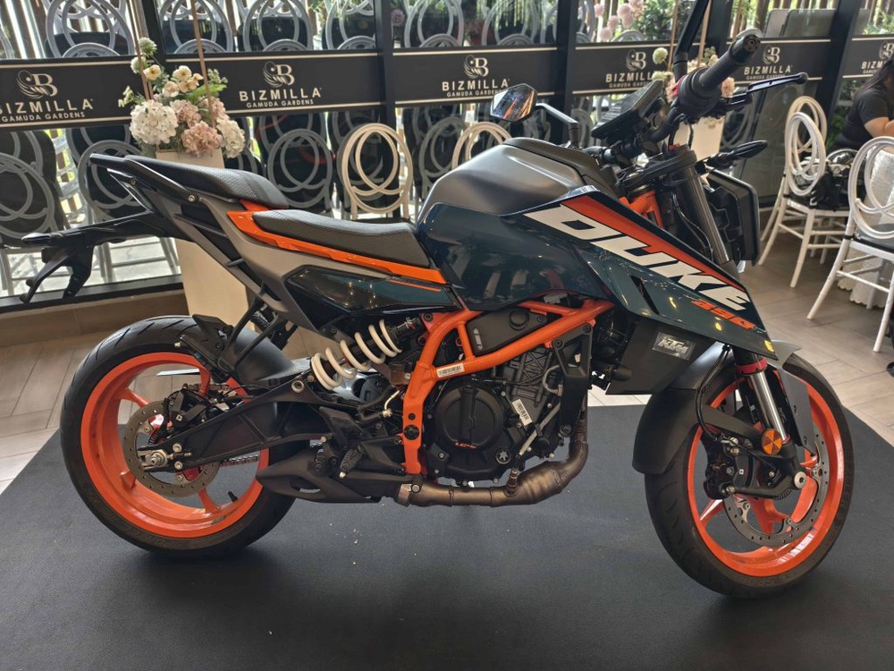 Image from: KTM Malaysia Kembali Gegarkan Pasaran Dengan Siri Baharu KTM 390 “Two Worlds, Zero Excuses”