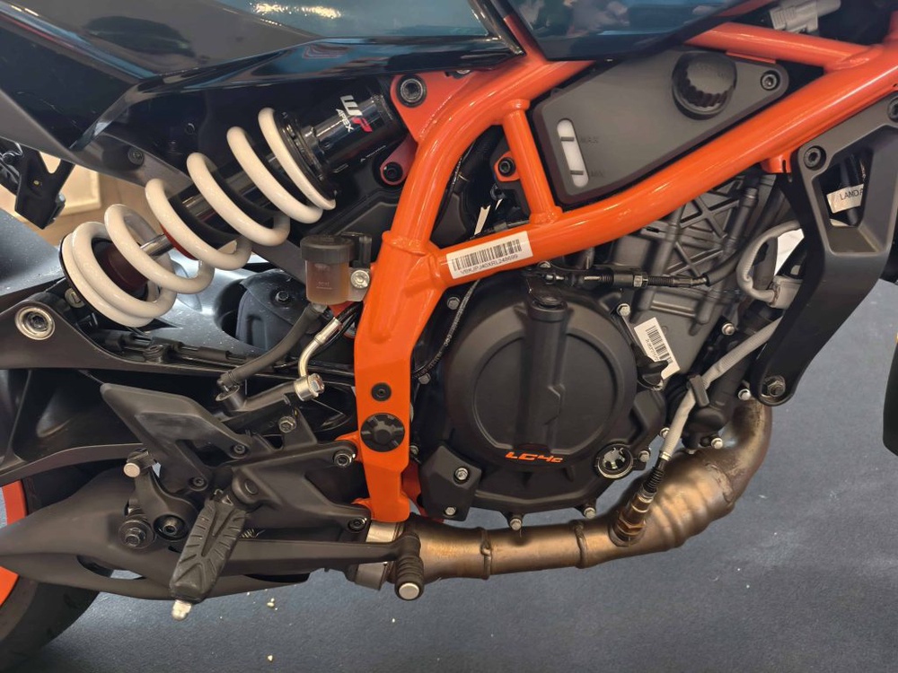 Image from: KTM Malaysia Kembali Gegarkan Pasaran Dengan Siri Baharu KTM 390 “Two Worlds, Zero Excuses”