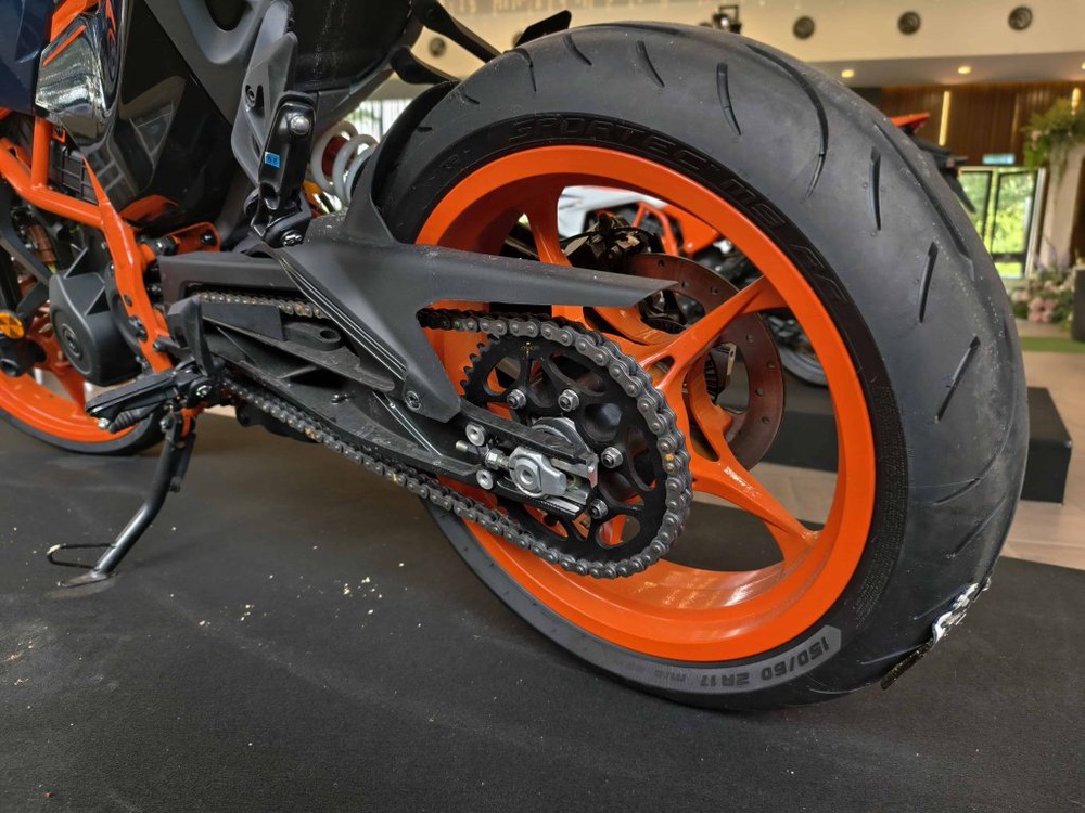 Image from: KTM Malaysia Kembali Gegarkan Pasaran Dengan Siri Baharu KTM 390 “Two Worlds, Zero Excuses”