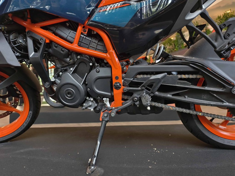 Image from: KTM Malaysia Kembali Gegarkan Pasaran Dengan Siri Baharu KTM 390 “Two Worlds, Zero Excuses”