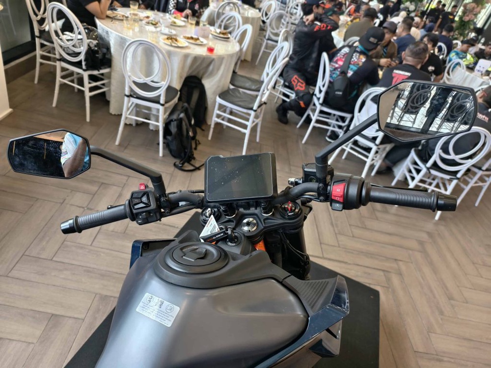 Image from: KTM Malaysia Kembali Gegarkan Pasaran Dengan Siri Baharu KTM 390 “Two Worlds, Zero Excuses”