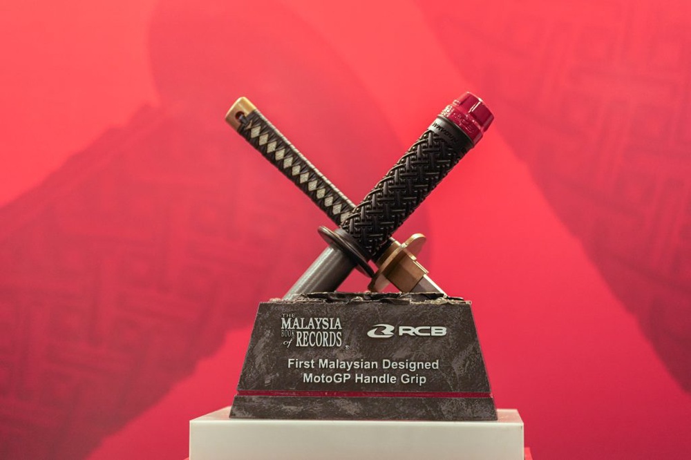Image from: MKA Group Diiktiraf Malaysia Book of Records Menerusi RCB Nagamaki Handle Grip