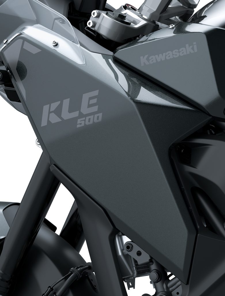 Image from: 60 Pembeli Terawal Kawasaki KLE500 Terima Pakej Eksklusif Megatrail Adventure