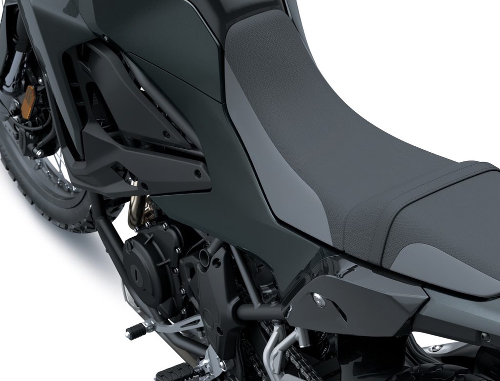 Image from: 60 Pembeli Terawal Kawasaki KLE500 Terima Pakej Eksklusif Megatrail Adventure
