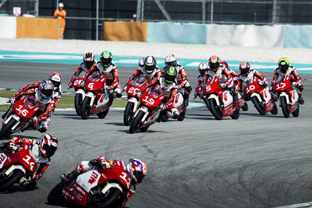 Image from: Qayyim Razin Lengkapkan Kemenangan Berganda, Qabil Irfan Hadiahkan ‘Double Podium’ Buat Malaysia Di Sepang