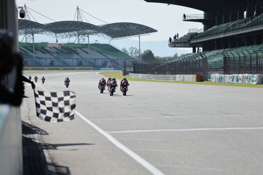 Image from: Qayyim Razin Lengkapkan Kemenangan Berganda, Qabil Irfan Hadiahkan ‘Double Podium’ Buat Malaysia Di Sepang