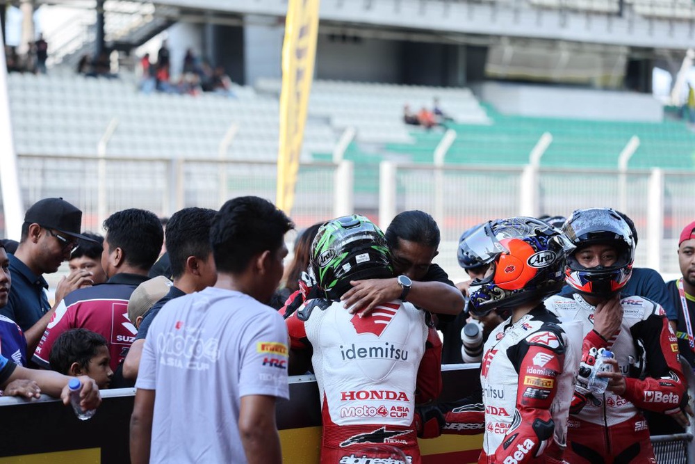 Image from: Qayyim Razin Lengkapkan Kemenangan Berganda, Qabil Irfan Hadiahkan ‘Double Podium’ Buat Malaysia Di Sepang
