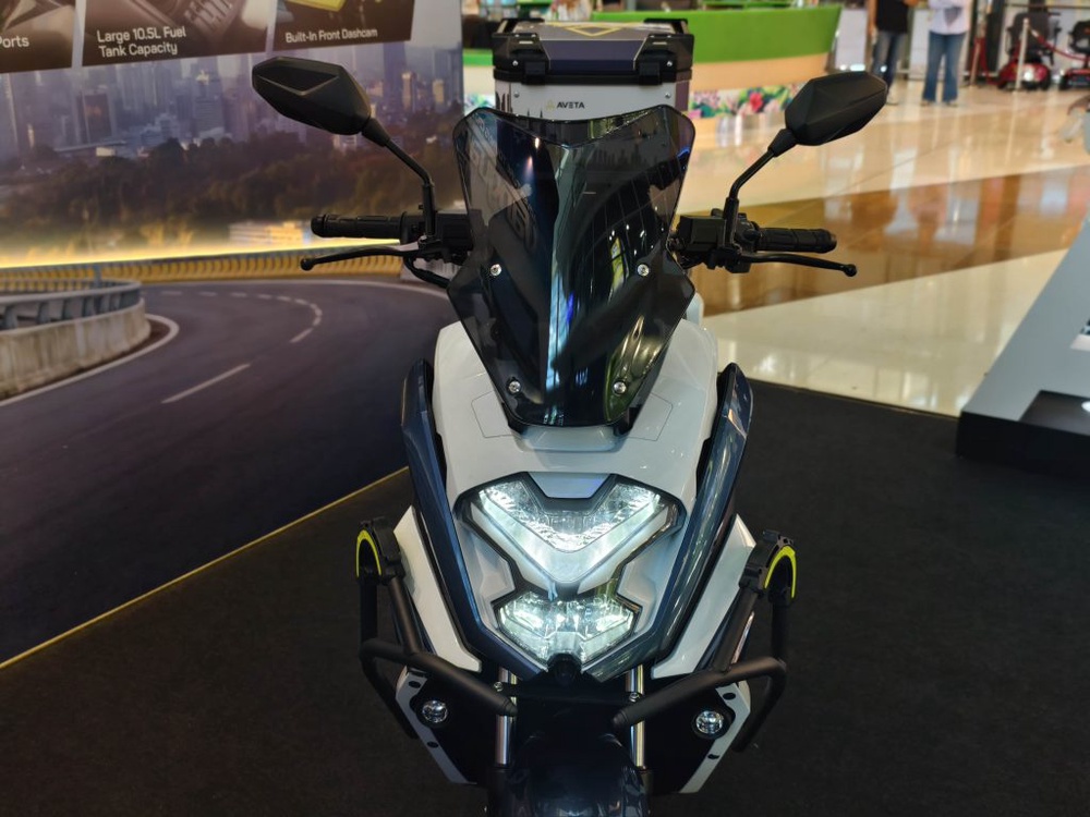 Image from: Aveta Vanguard 180 Rasmi Dilancarkan: Motosikal Adventure Touring Crossover (ATC) Ideal Untuk Penunggang Harian & Kembara!