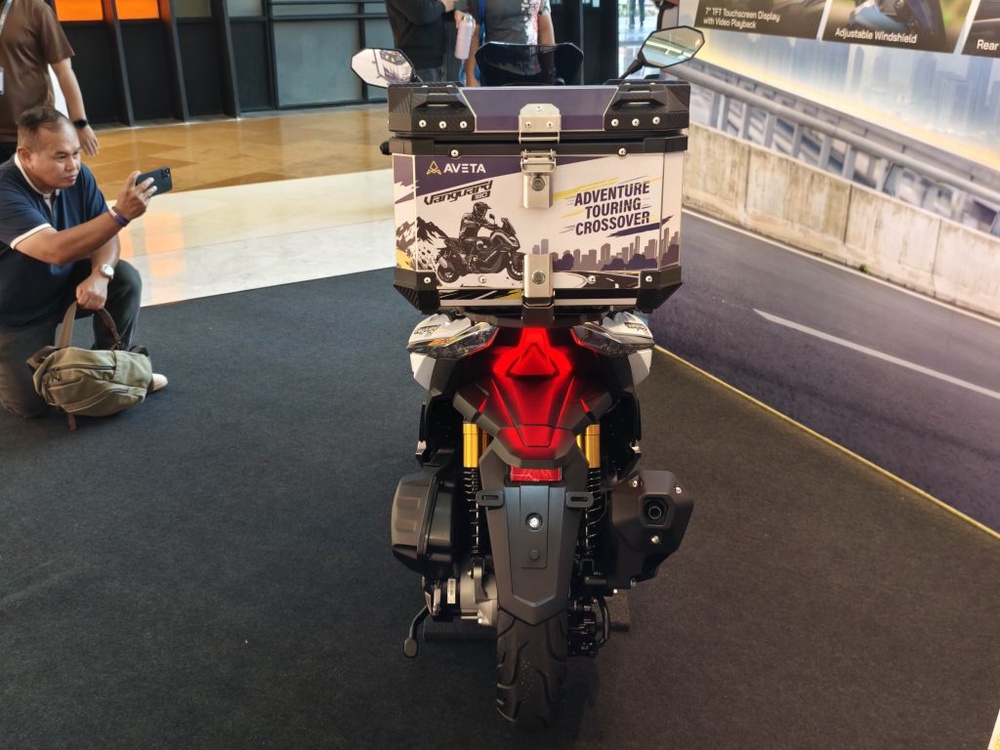 Image from: Aveta Vanguard 180 Rasmi Dilancarkan: Motosikal Adventure Touring Crossover (ATC) Ideal Untuk Penunggang Harian & Kembara!