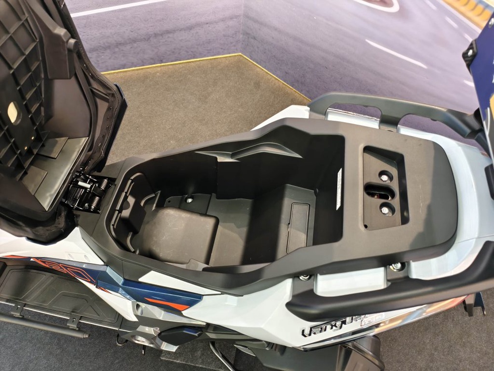 Image from: Aveta Vanguard 180 Rasmi Dilancarkan: Motosikal Adventure Touring Crossover (ATC) Ideal Untuk Penunggang Harian & Kembara!