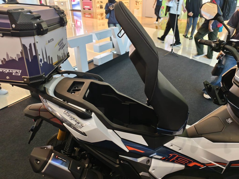 Image from: Aveta Vanguard 180 Rasmi Dilancarkan: Motosikal Adventure Touring Crossover (ATC) Ideal Untuk Penunggang Harian & Kembara!