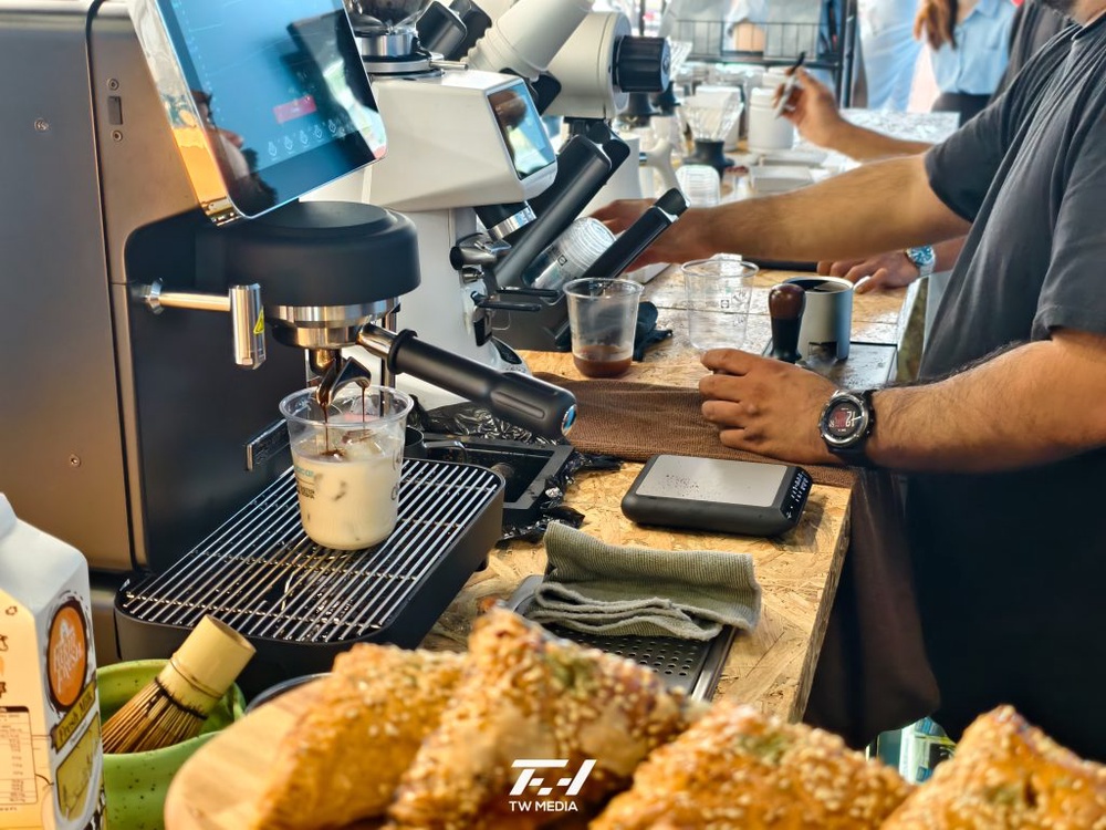Image from: JACAR x SISTER GESHA COFFEE: Nikmati Kopi Premium Sambil Kereta Dijaga di Bandar Utama