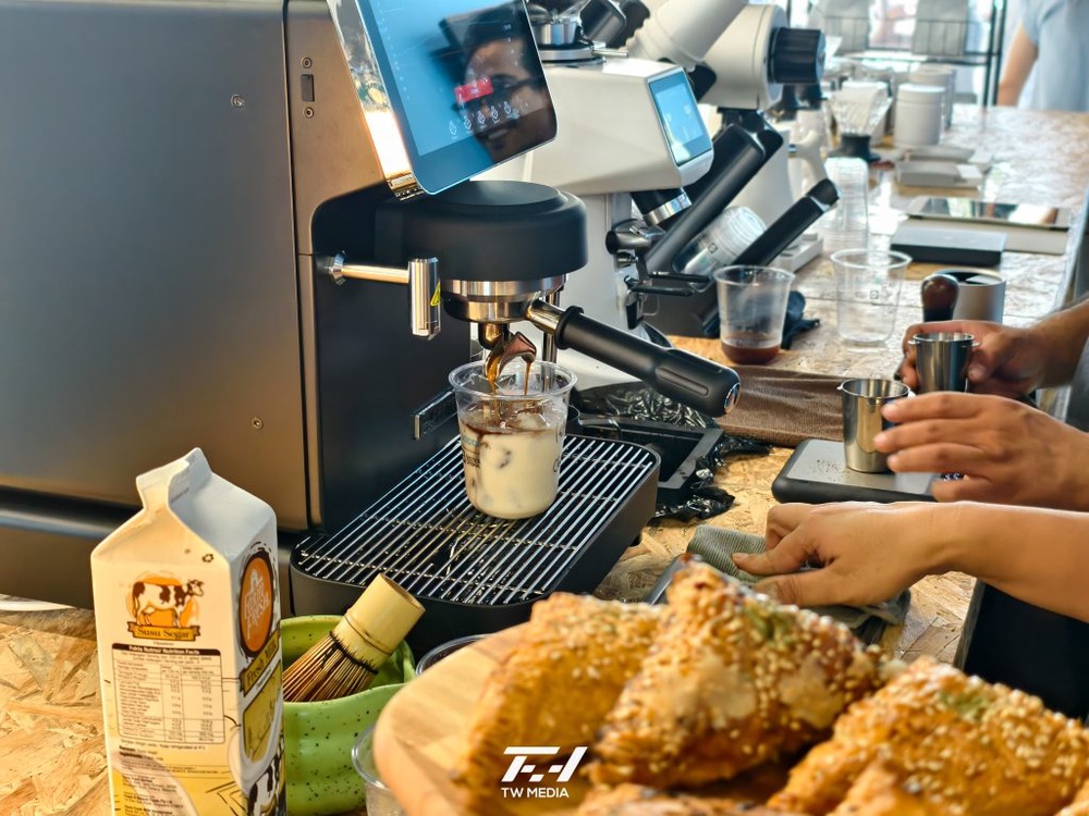 Image from: JACAR x SISTER GESHA COFFEE: Nikmati Kopi Premium Sambil Kereta Dijaga di Bandar Utama