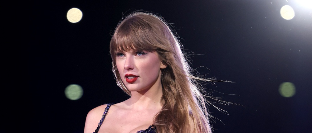 Taylor Swift Rolled With A Massive Celebrity Entourage At The Chiefs ...