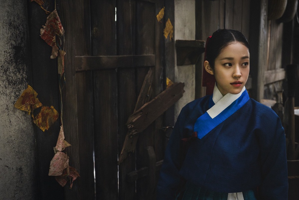 Roh Yoon-seo as Saeng-gang in Netflix's The East Palace