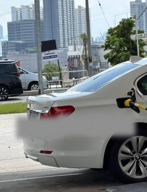 Image from: S’pore registered vehicle caught pumping subsidized RON95 in PJ, petrol station now under investigation
