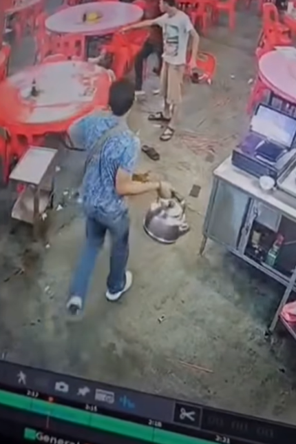 Image from: 3 men arrested after attacking man with kettle at Kepong restaurant over alleged ‘staring’ dispute
