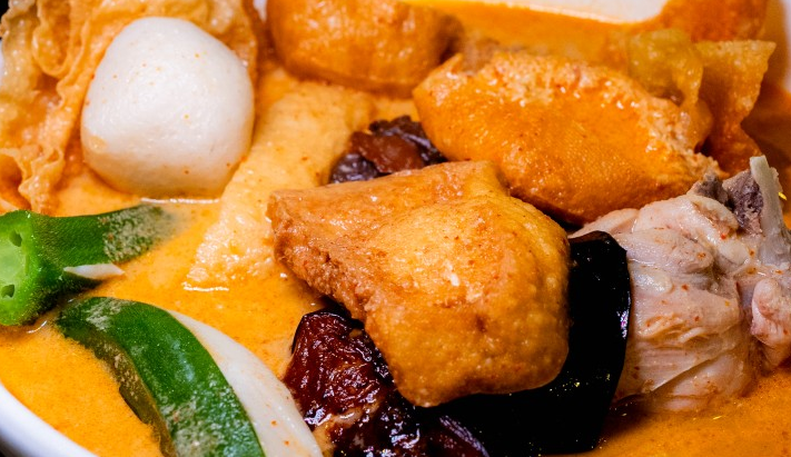 Image from: “Eat & win RM1,000”, Kuantan based 60yo curry mee stall hosts eating challenge in KL this weekend