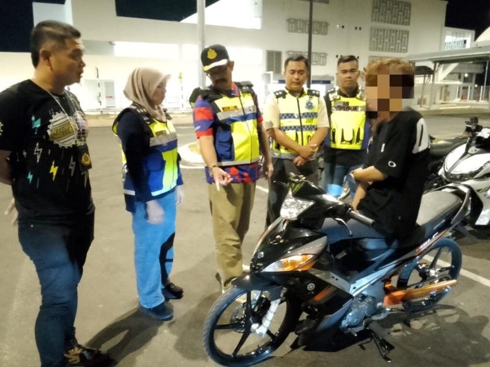 REMPIT LAPANGAN TERBANG