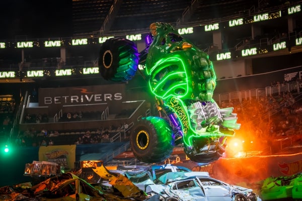 HotWheels HWMTL EventPhoto5 Skelesaurus