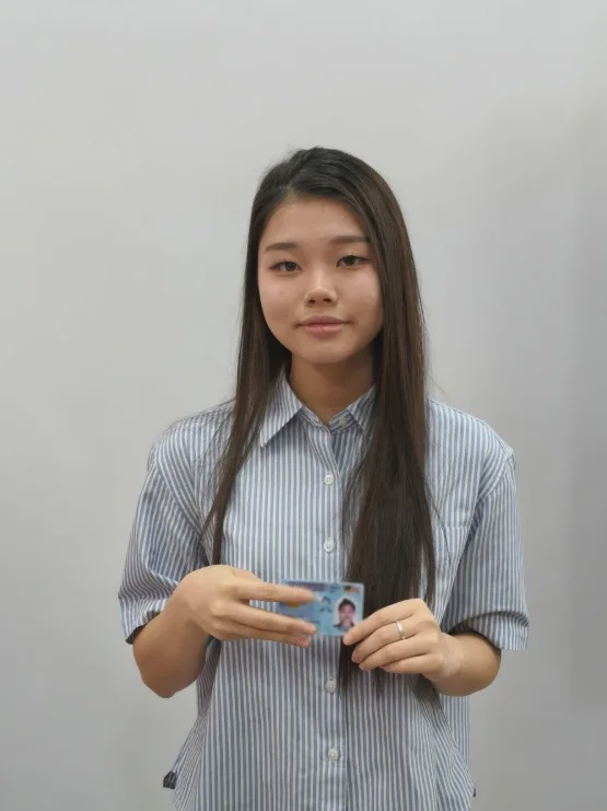 girl receive IC