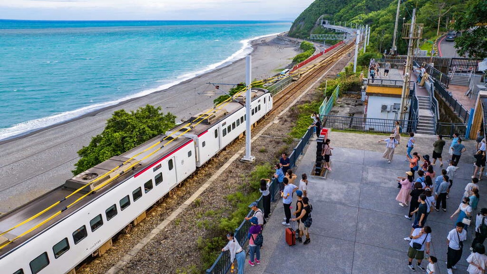 CITaiwan Duoliang Station Taitung Travel people