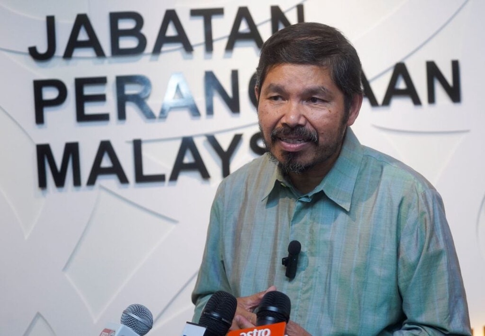090726 LEAD090726 uzir perangkaan baru pg1