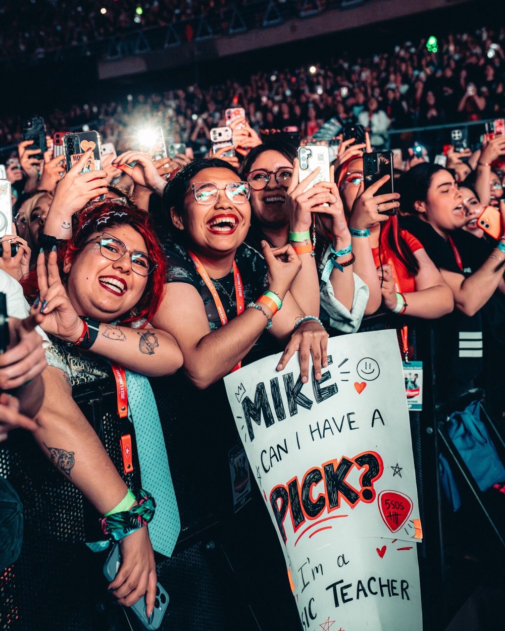 5SOS imgi 3 828910698 18657223951034635 6453839845231989707 n
